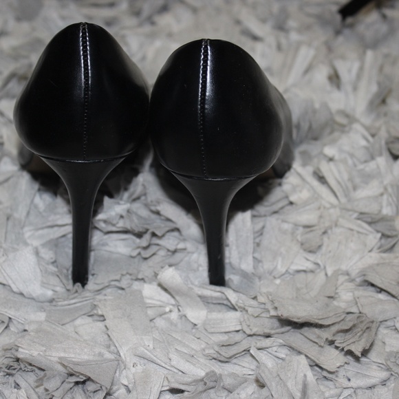 Slightly Worn Christian Siriano Pumps - Picture 2 of 4